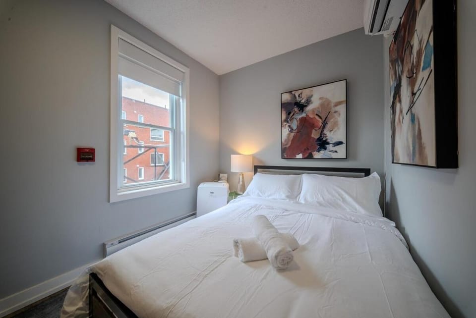 Central Ottawa Studio Near U Ottawa with AC Apartment in Gatineau