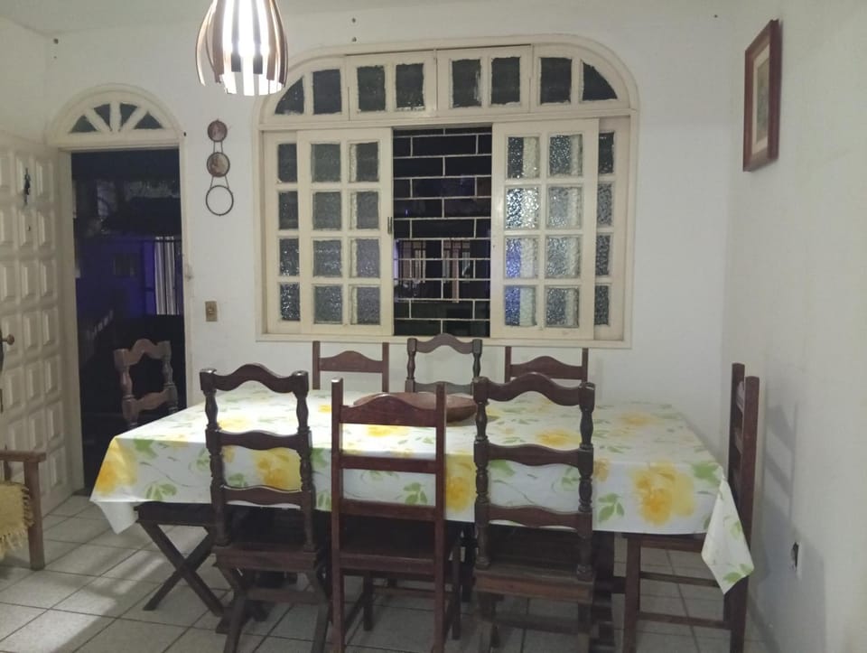 Casa amarela a 50 metros do mar House in Guarapari