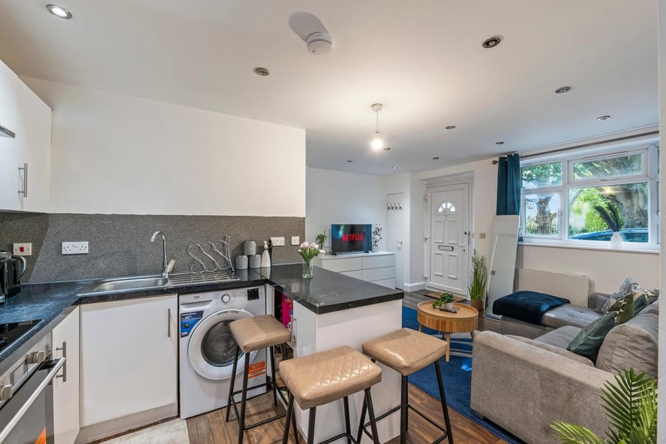 Central Urban Retreat in Kings Cross 2BR with Parking Apartment in London Borough of Islington