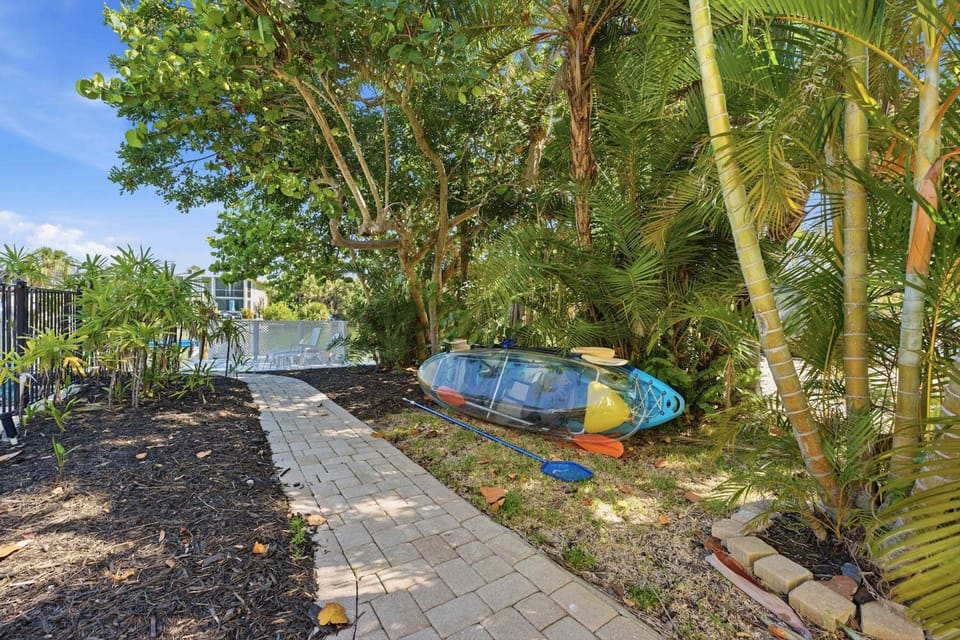 NEW Canal Family Home - Pool Kayaks Dock & Game Room House in Bradenton