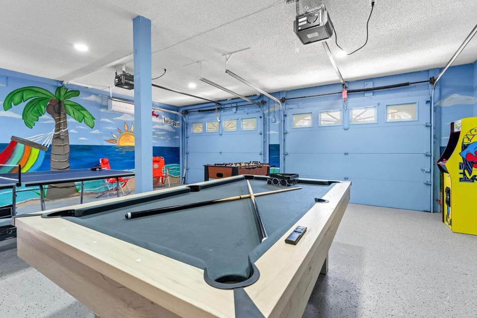 NEW Canal Family Home - Pool Kayaks Dock & Game Room House in Bradenton