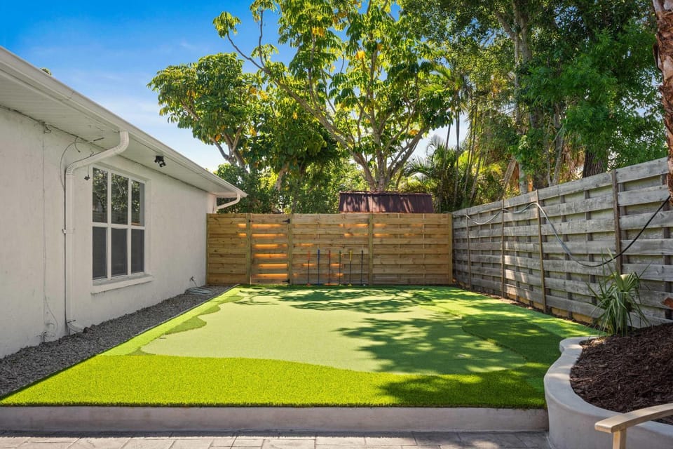 NEW - Pool - Near Beaches - Family Sleeps 14 - Mini Golf - Fire Pit House in Bradenton
