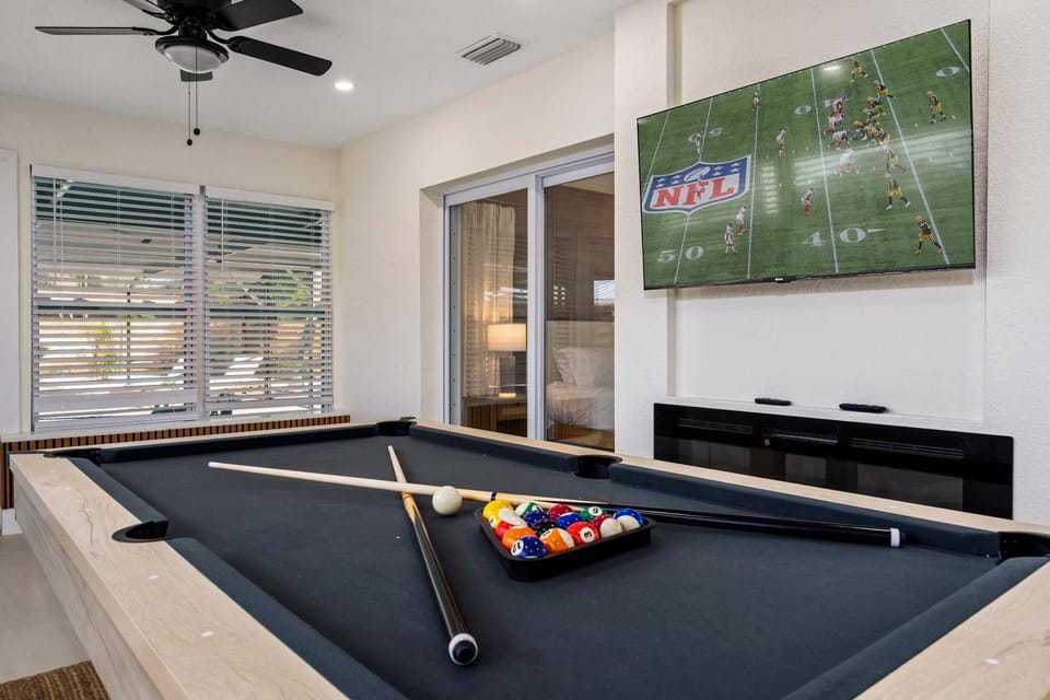 NEW - Pool - Near Beaches - Family Sleeps 14 - Mini Golf - Fire Pit House in Bradenton