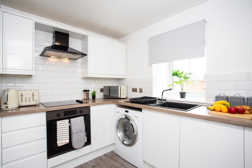 Coffee/tea facilities, Kitchen or kitchenette, oven, stove, toaster