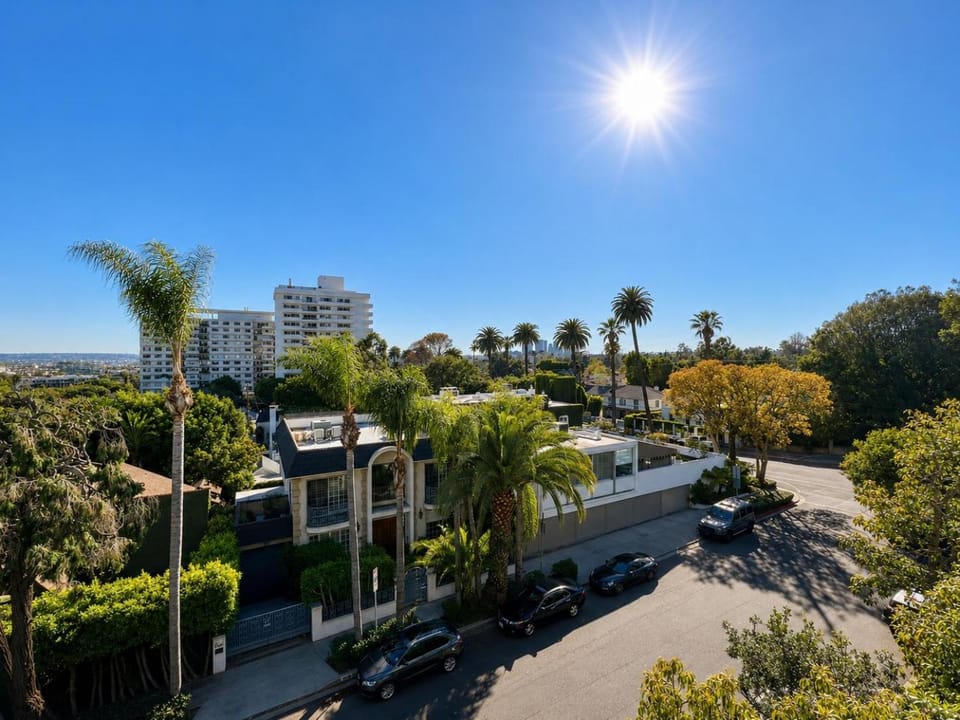 Beverly Hills & WeHo Luxury Great Views 2 Bedrooms 2 Bathrooms Apartment hotel in West Hollywood