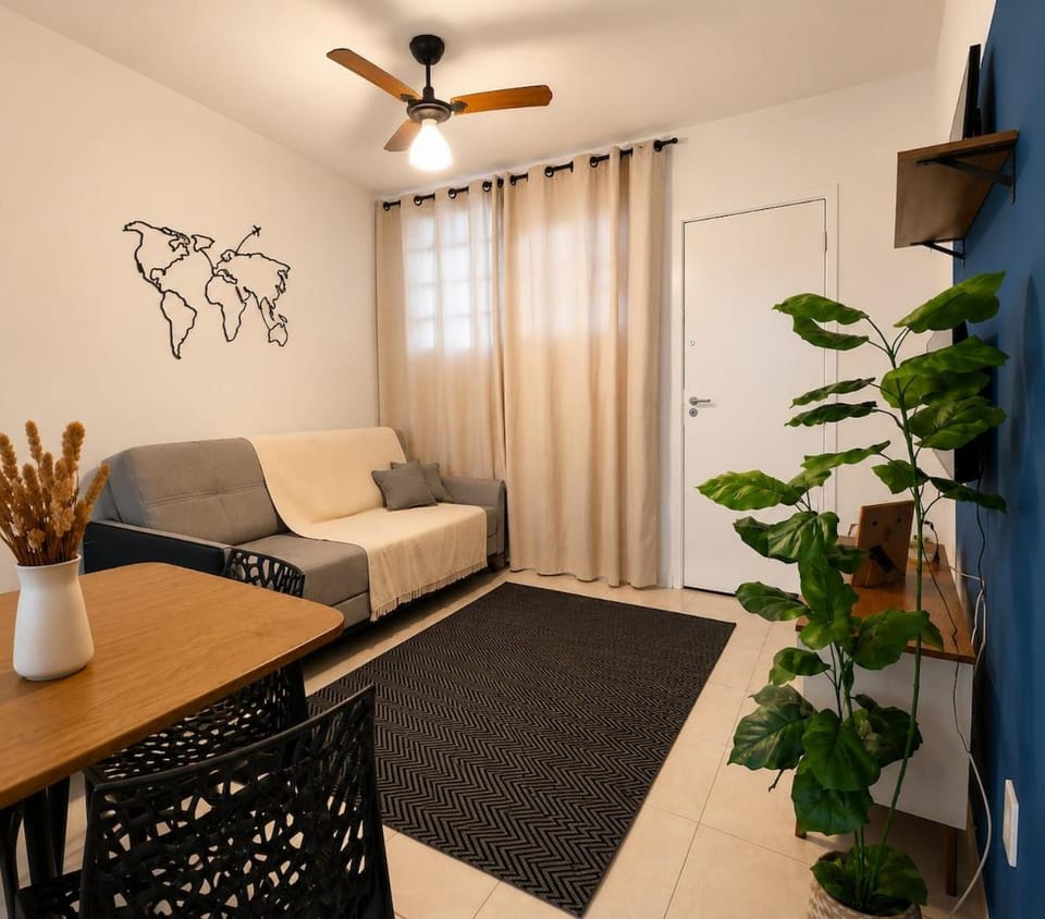 Apartamento 09 - 200 metros da praia e do comércio do Boqueirão - Wi Fi - Garagem - Até 4 pessoas - Fará tudo a pé Apartment in State of São Paulo