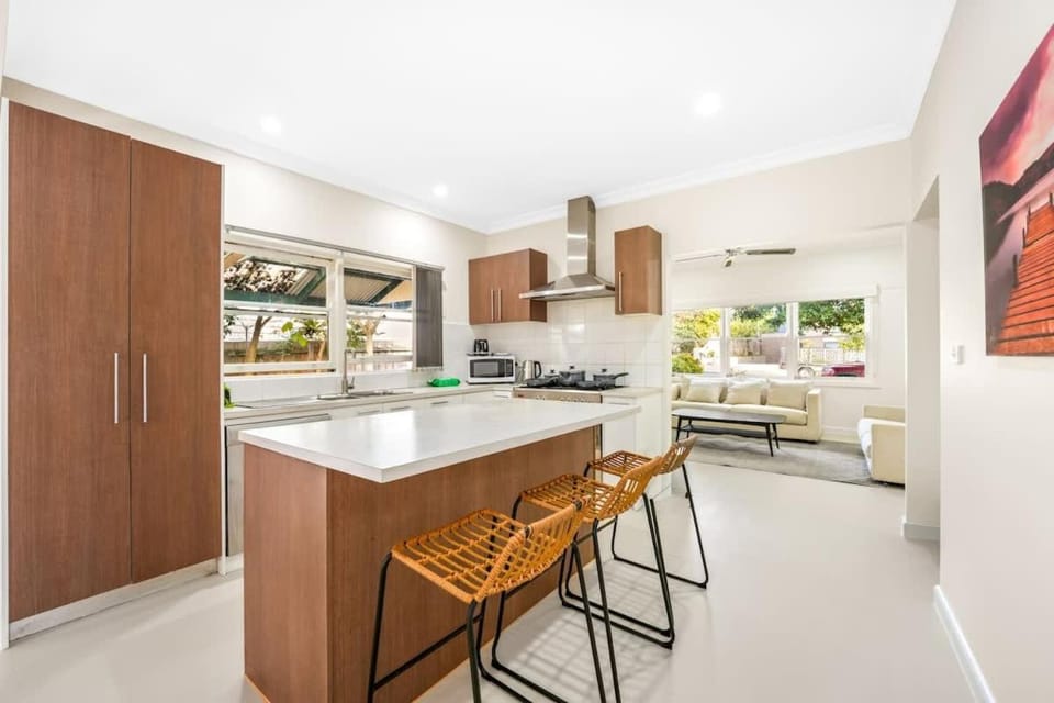 Spacious Ringwood Family Home Near Parks & Shops House in Melbourne