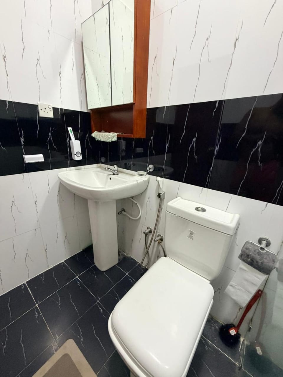 Ocean & Mountain View 2BR Apartment Dehiwala Apartment in Dehiwala-Mount Lavinia