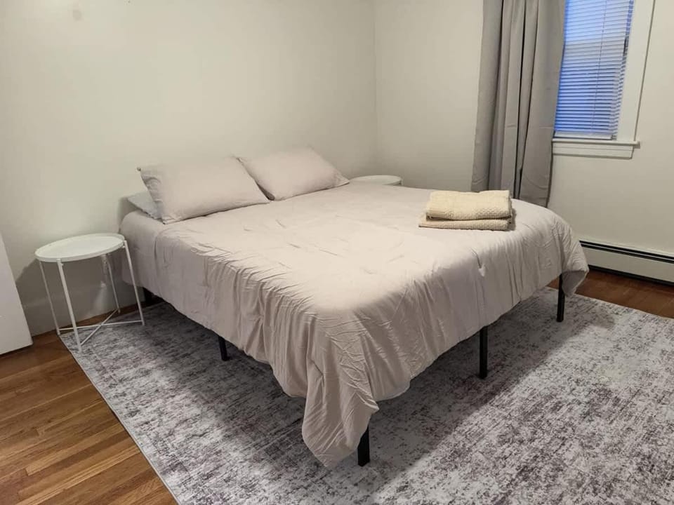 Comfortable 4 Bed Home close to Gillette House in Foxborough