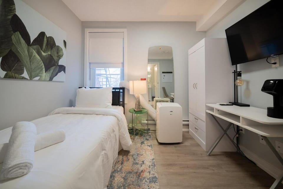Downtown Studio 5 Mins to U Ottawa Apartment in Gatineau