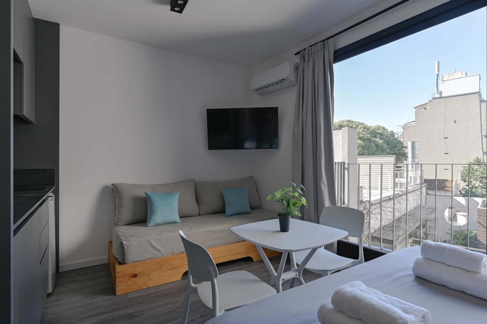 TV and multimedia, Living room, Seating area, Dining area, air conditioner