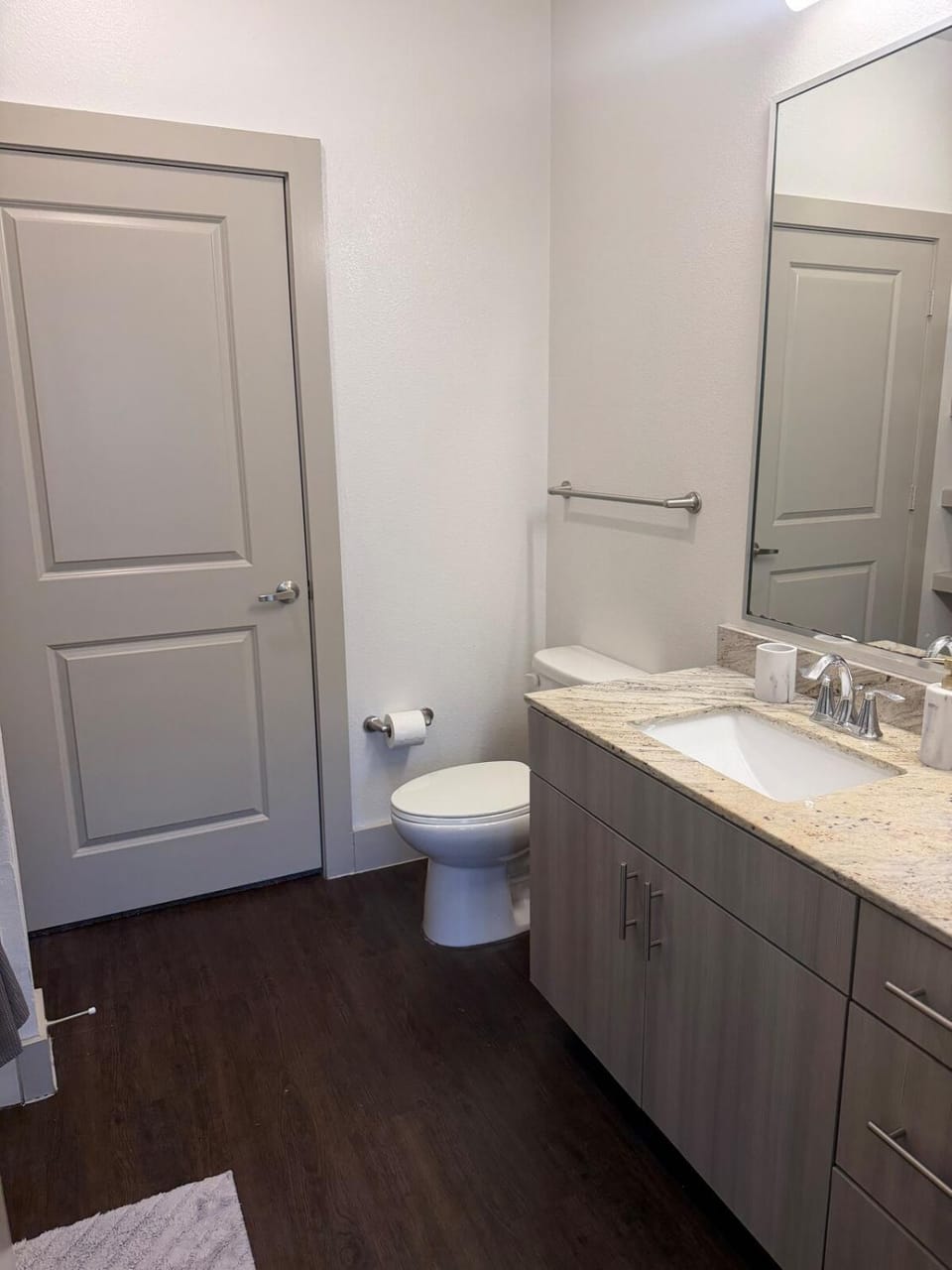 Canal Luxe Apartment in Farmers Branch