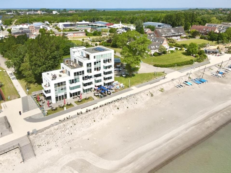 Property building, Bird's eye view, Beach, Location