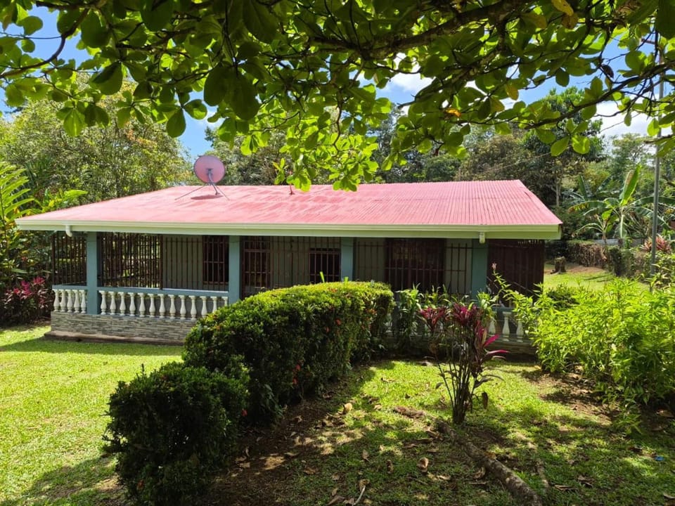 Quinta los almendros Villa in Alajuela Province