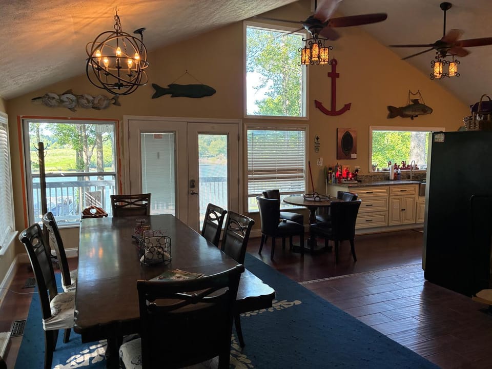 Lake Anna Virginia Waterfront Master Suite Vacation rental in Lake Anna