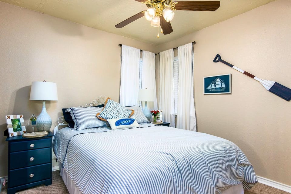 Cozy Vintage House Relax by the Guadalupe River House in Canyon Lake