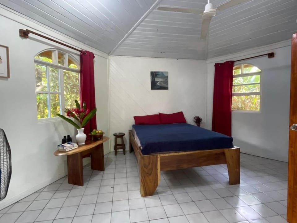 Cozy cabin by the sea Cabin in Cahuita