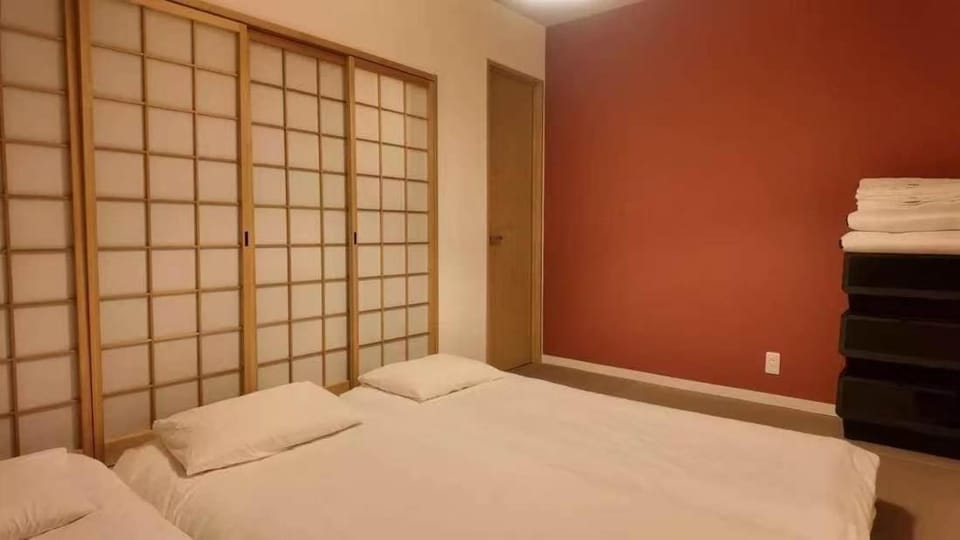 和居杏 近难波 通天阁步行7分 惠美须町站步行7分 2室1厅2卫2浴 House in Osaka