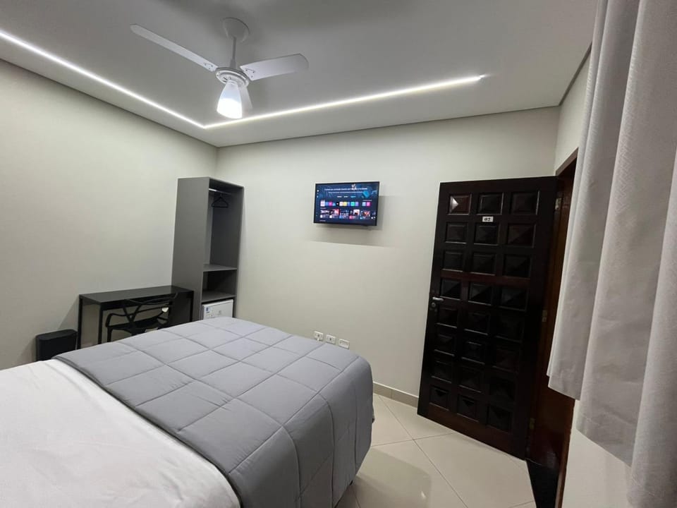 Hostel Pouso Gru - Translado Aeroporto Gru grátis Bed and Breakfast in Guarulhos