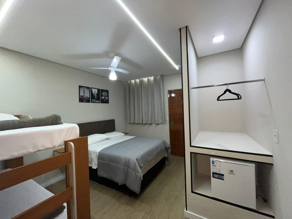 Hostel Pouso Gru - Translado Aeroporto Gru grátis Bed and Breakfast in Guarulhos