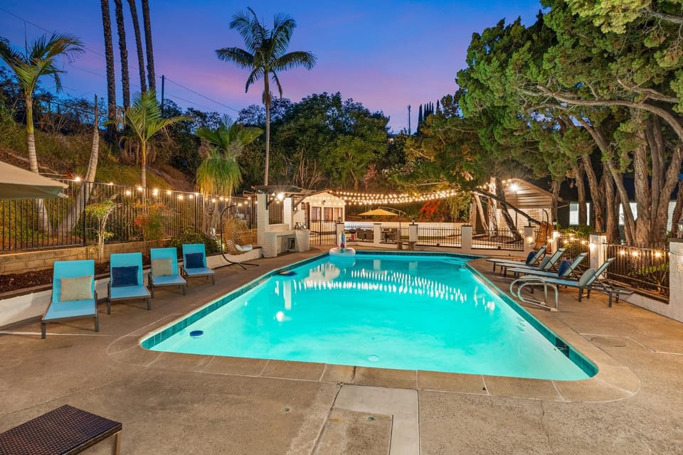 Entire Private Home with Sauna, Gym, Pool, 7 Bed, Parking Yard, Ranch Style, Available Now House in Casa De Oro-Mount