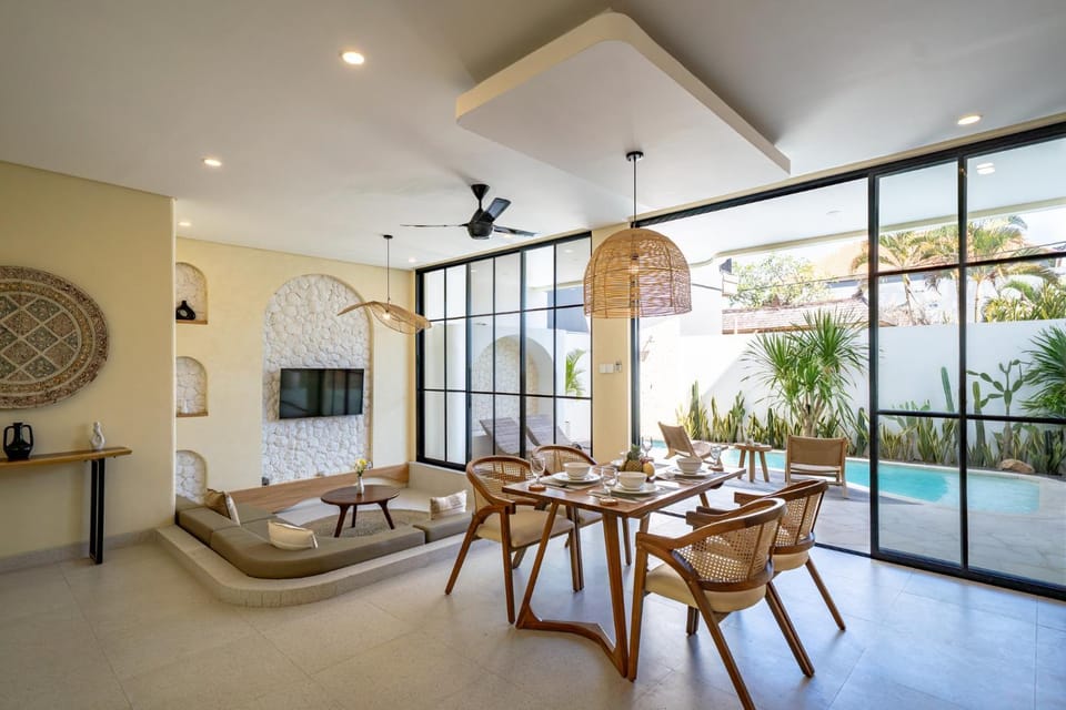 Living room, Seating area, Dining area