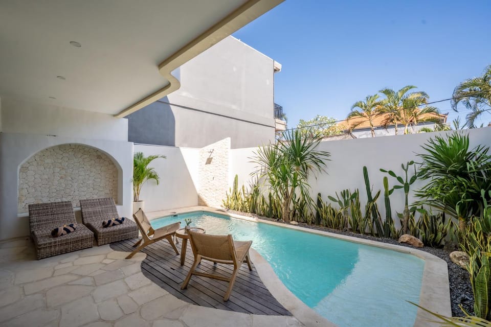 Pool view, Swimming pool, sunbed