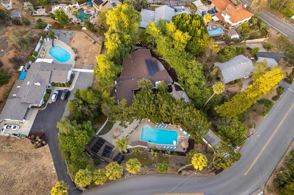 Entire Private Home with Pool, Sauna, Gym, 3 Bed, Parking Yard, Ranch Style, 2 Bedroom 2 Bathrooms, Available Now House in Casa De Oro-Mount