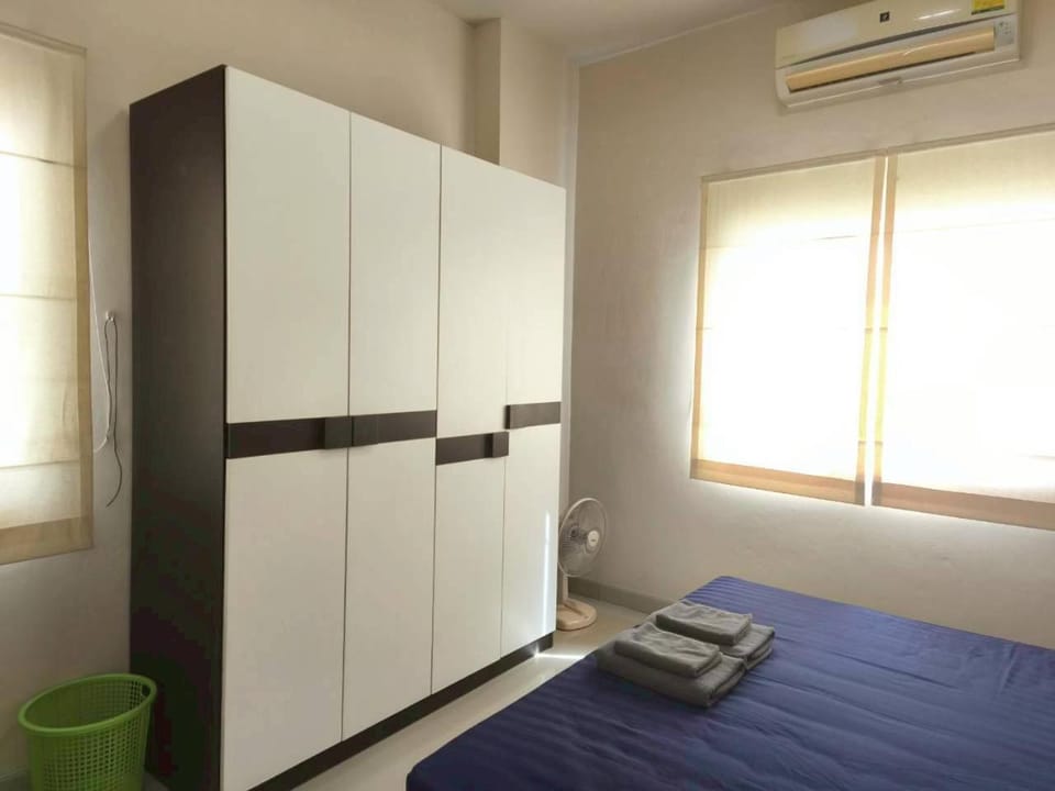 Bed, Photo of the whole room, Bedroom, wardrobe, air conditioner