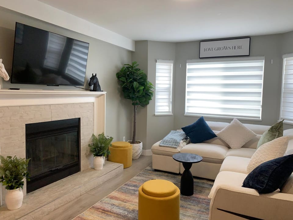 Living room, Seating area, Evening entertainment
