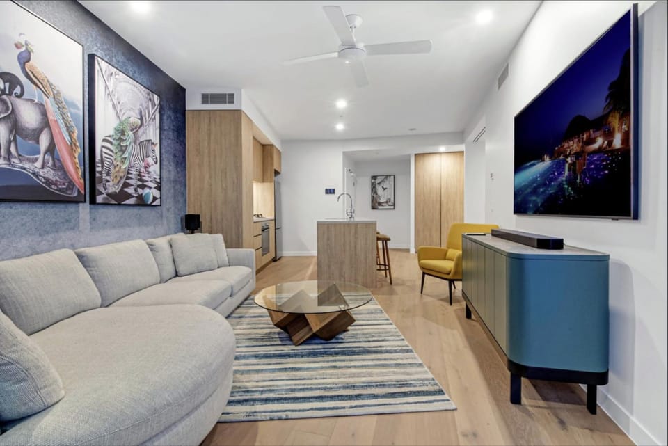 Luxe 2BR Apt with Stunning Ocean and City Views! Apartment in Gold Coast