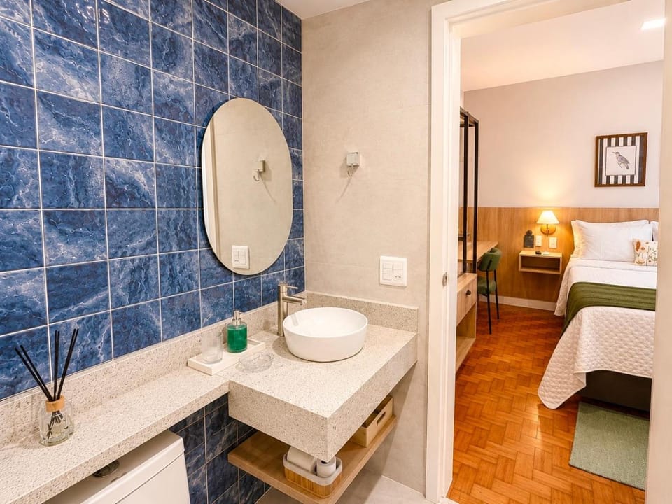 Bathroom, towels
