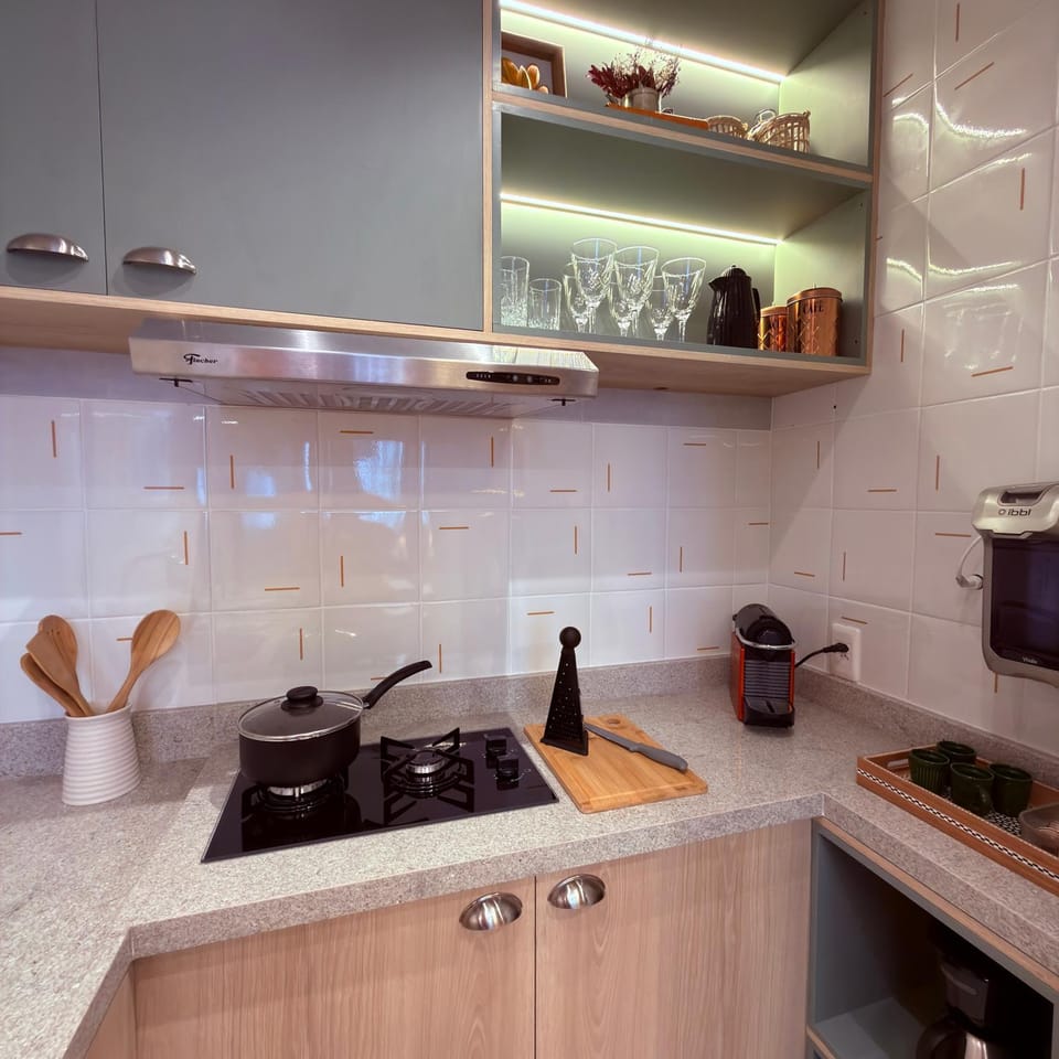 Apto novo Copacabana, com suíte a 2min da praia e portaria 24h Apartment in Rio de Janeiro