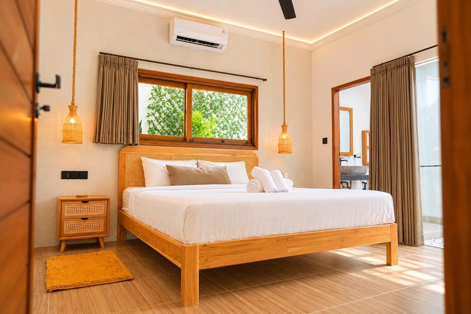 Bed, Photo of the whole room, Bedroom, wardrobe, air conditioner