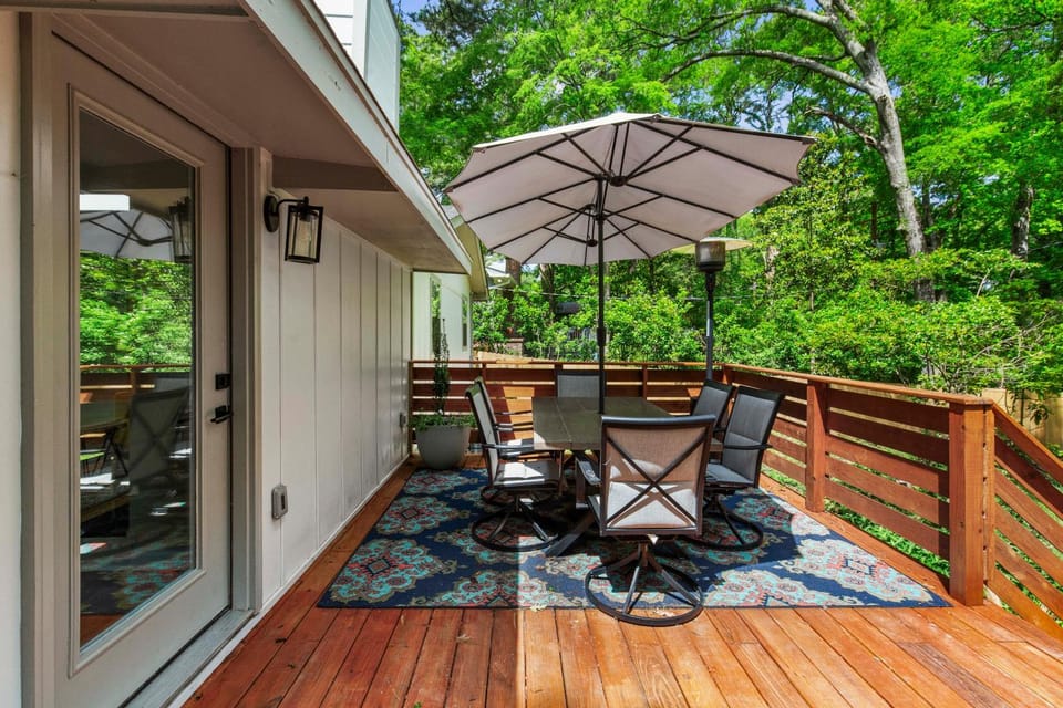 Property building, Patio, Balcony/Terrace