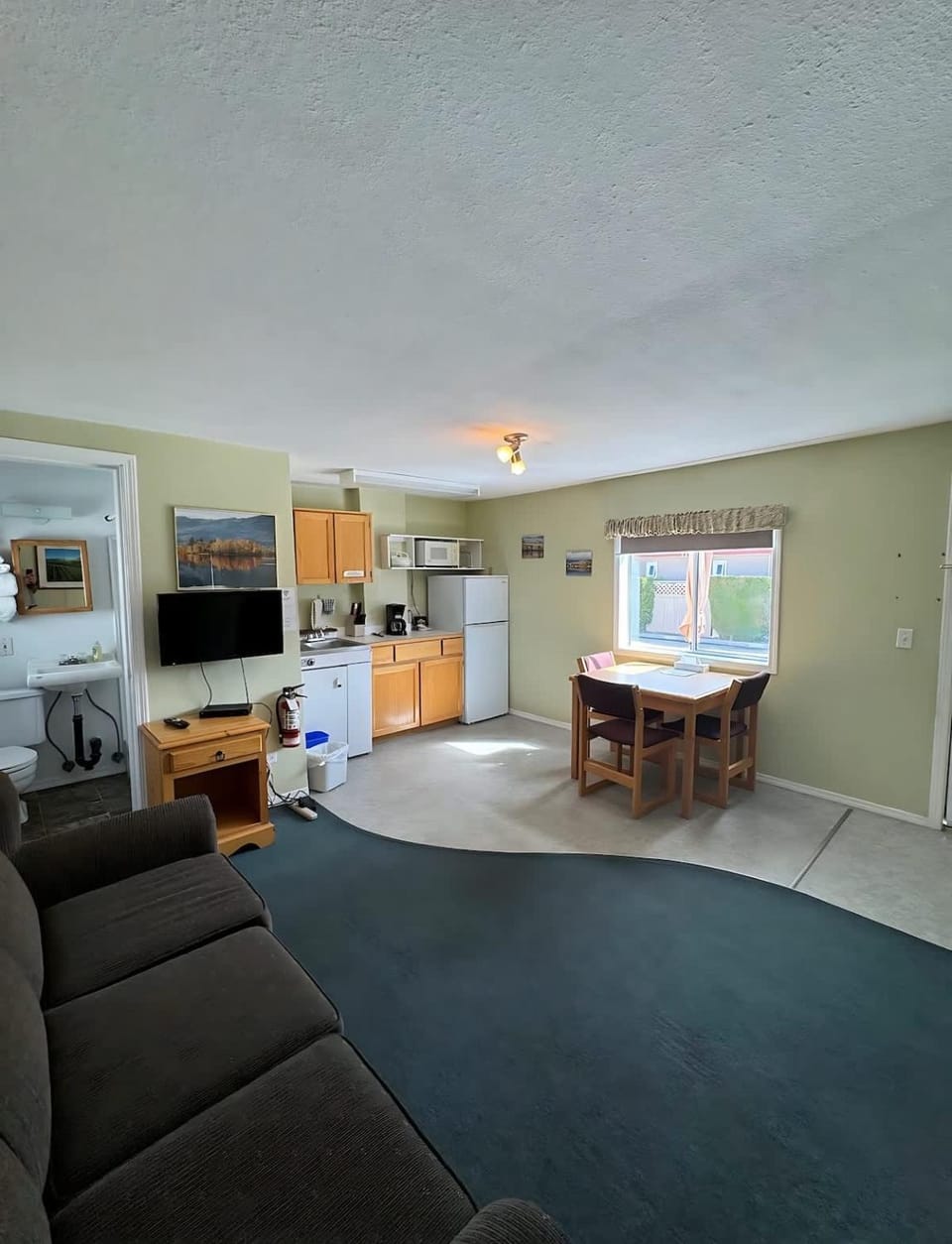 Suite 16 Green Gables Resort Lake View Retreat Hotel in Osoyoos