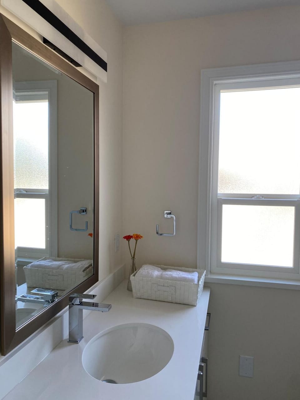 Warm and Cozy Bedroom with Private Bathroom Vacation rental in Richmond