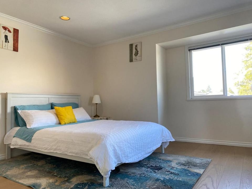 Warm and Cozy Bedroom with Private Bathroom Vacation rental in Richmond
