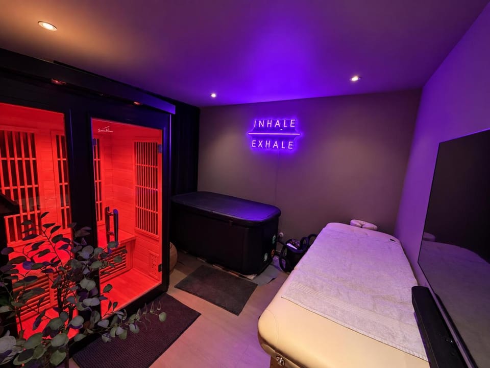 Massage, Sauna, Spa and wellness centre/facilities