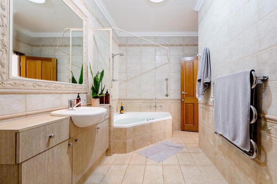 Shower, Bathroom, Photo of the whole room, Bath, towels
