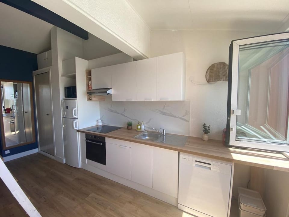 Kitchen or kitchenette