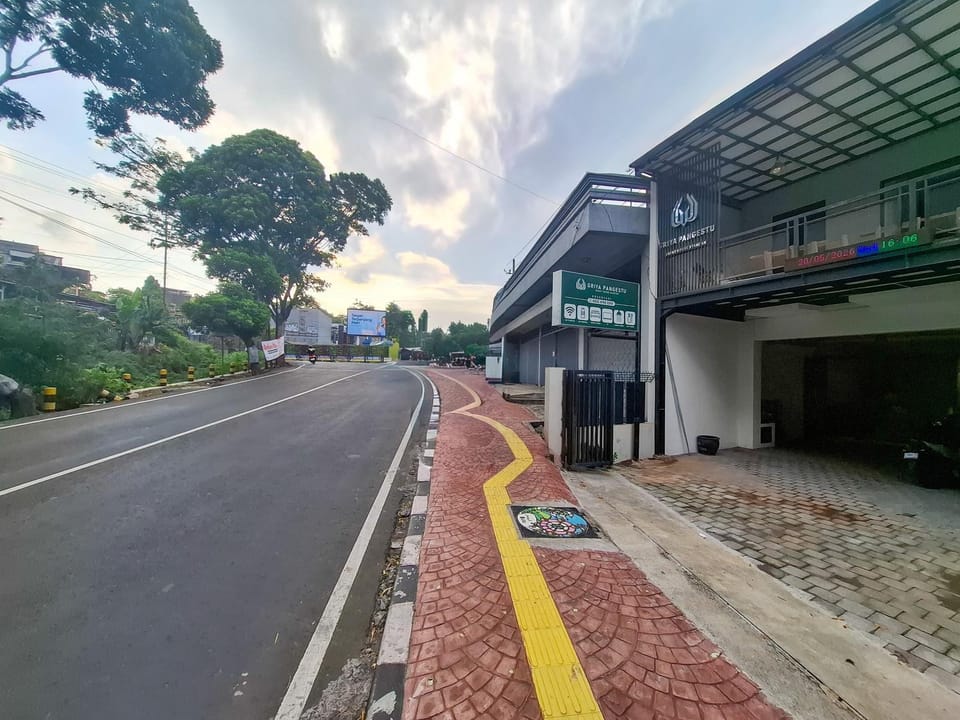 Facade/entrance