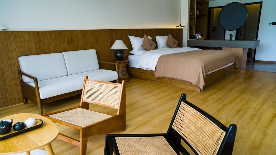 Photo of the whole room, Bedroom