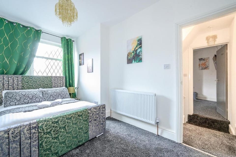 16PT3 - Serene and Soothing Stay in Armley Vacation rental in Leeds
