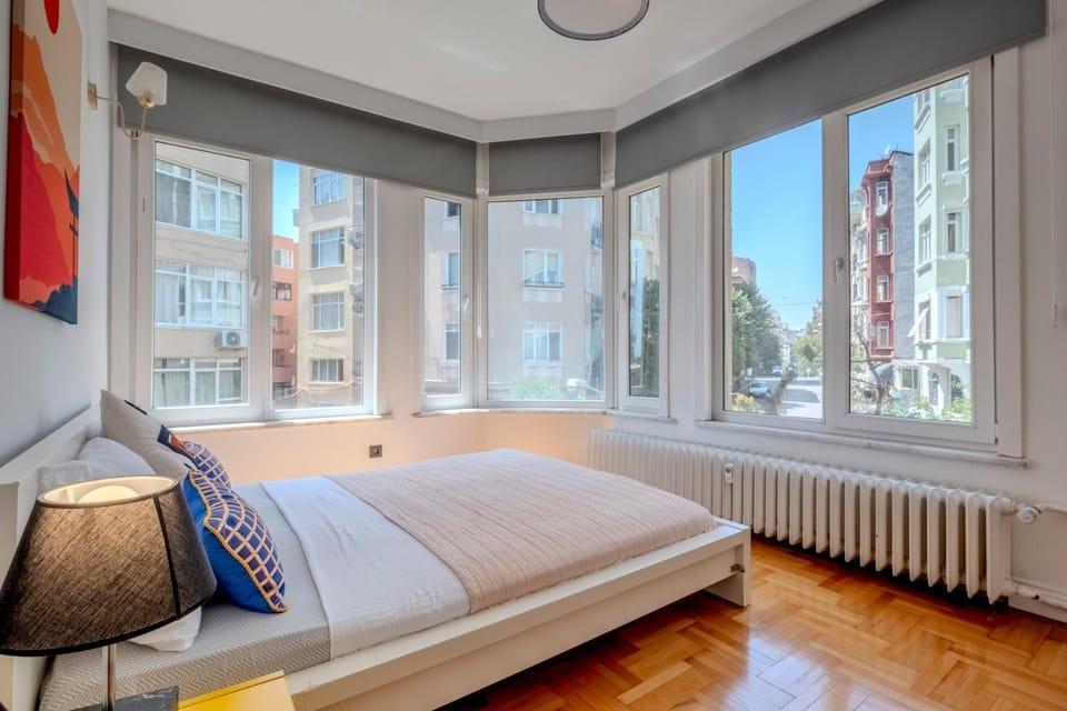 Spacious 5BR Sea View Apartment with Balcony & Elevator Apartment in Istanbul