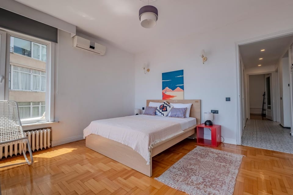Spacious 5BR Sea View Apartment with Balcony & Elevator Apartment in Istanbul