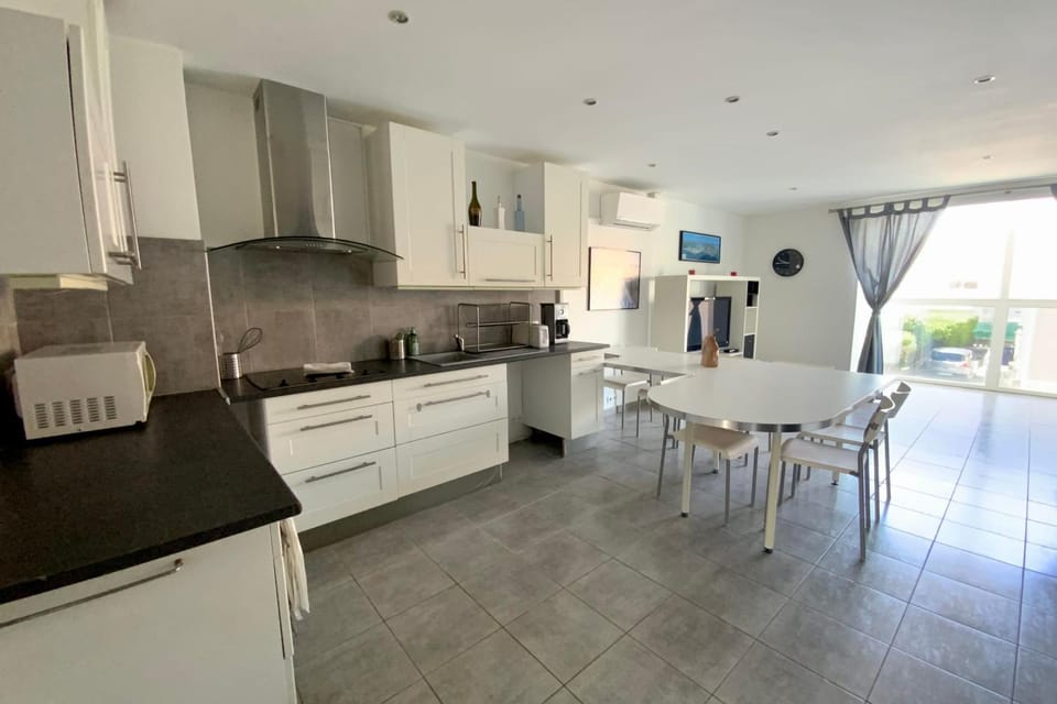 Kitchen or kitchenette, Living room, Seating area, Dining area, oven, stove, toaster