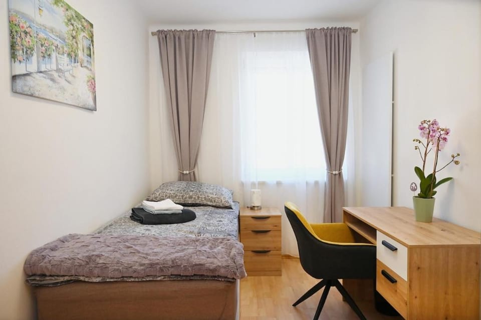 Photo of the whole room, Bedroom