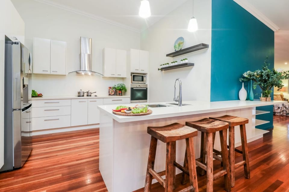 Kitchen or kitchenette, oven