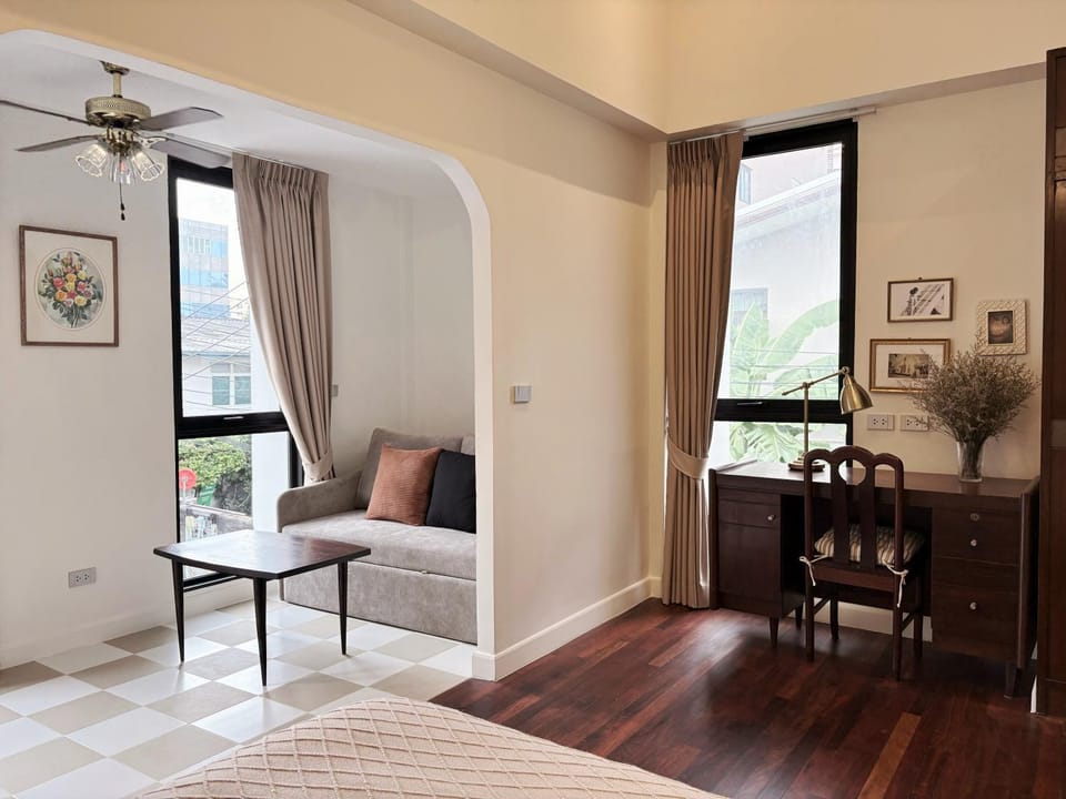 Living room, Photo of the whole room, Seating area, Bedroom